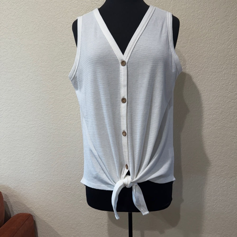 NWT Sleeveless Button Up Tie Front Top
